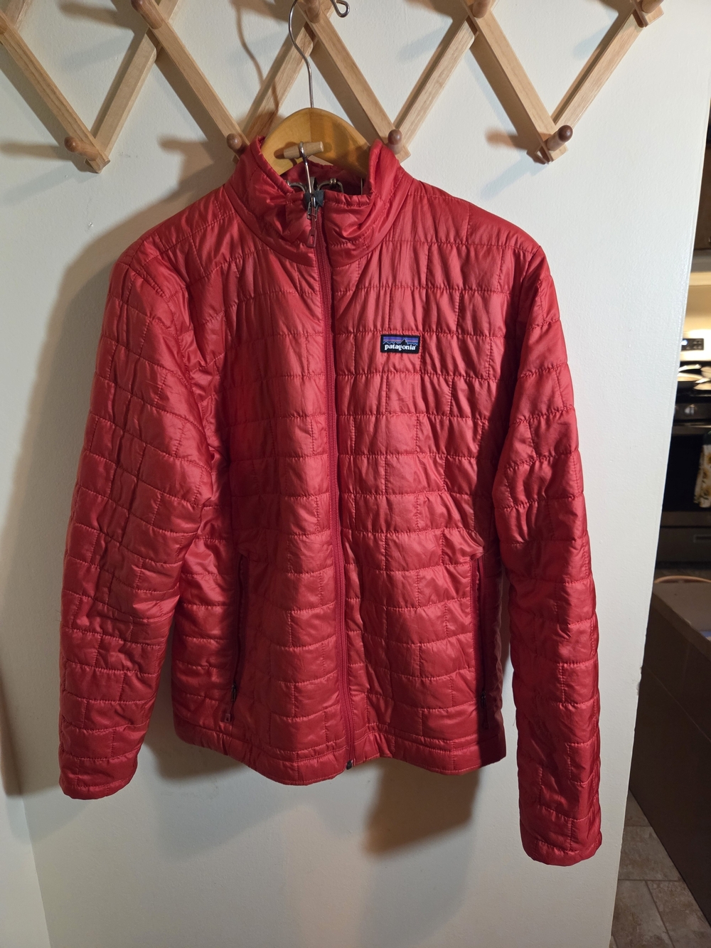 Patagonia Men's Nano Puff Jacket Red Medium – Lightweight Insulated Puff